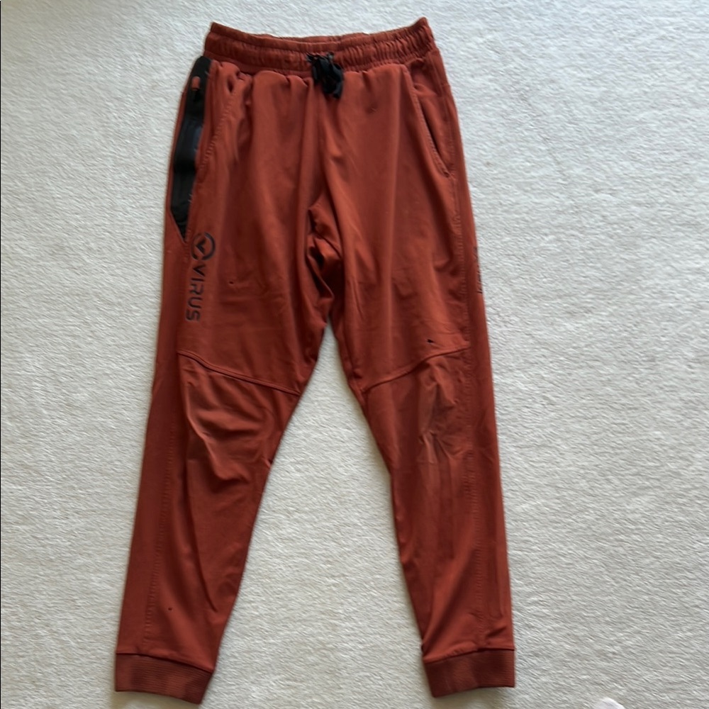 Vintage Virus Intl Sweatpants, rust, size S
3 small holes, priced accordingly.